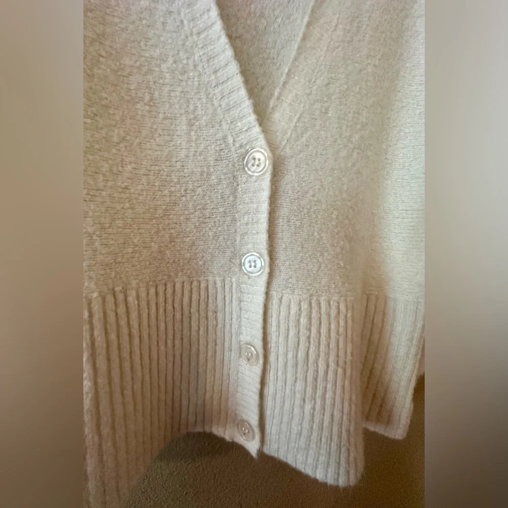 Chadwick’s Women’s  Cream/Ivory Cropped Cardigan “Beautiful Sleeves” Size Medium - Picture 4 of 8